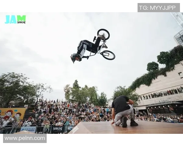 深圳滑板队在极限运动联赛中的意识表现分析与点评