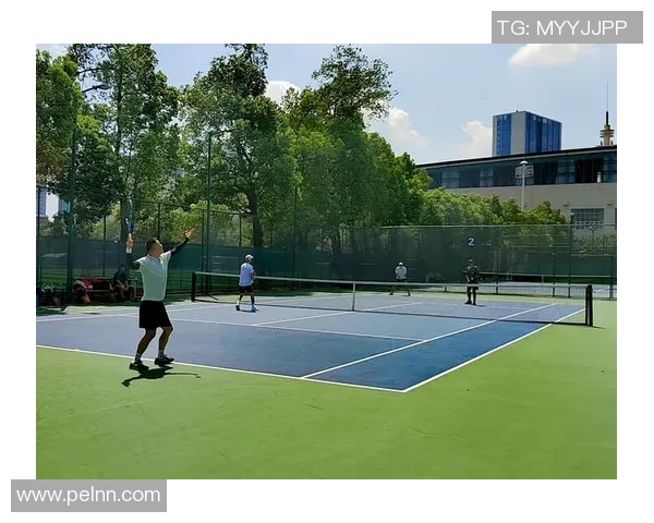 西瓜霜携手足球明星开启夏日清凉之旅助力运动健康新风尚